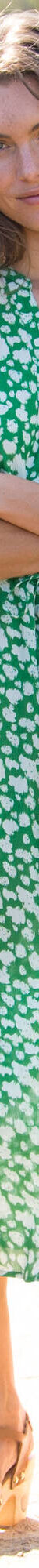 Robe longue col zippé, crépon imprimé (vert / écru) Robe longue col zippé, crépon imprimé (vert / écru)